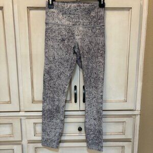 The Lululemon leggings in black and white pattern, size 6